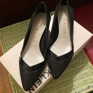 Anne Klein size 8 kitten heels